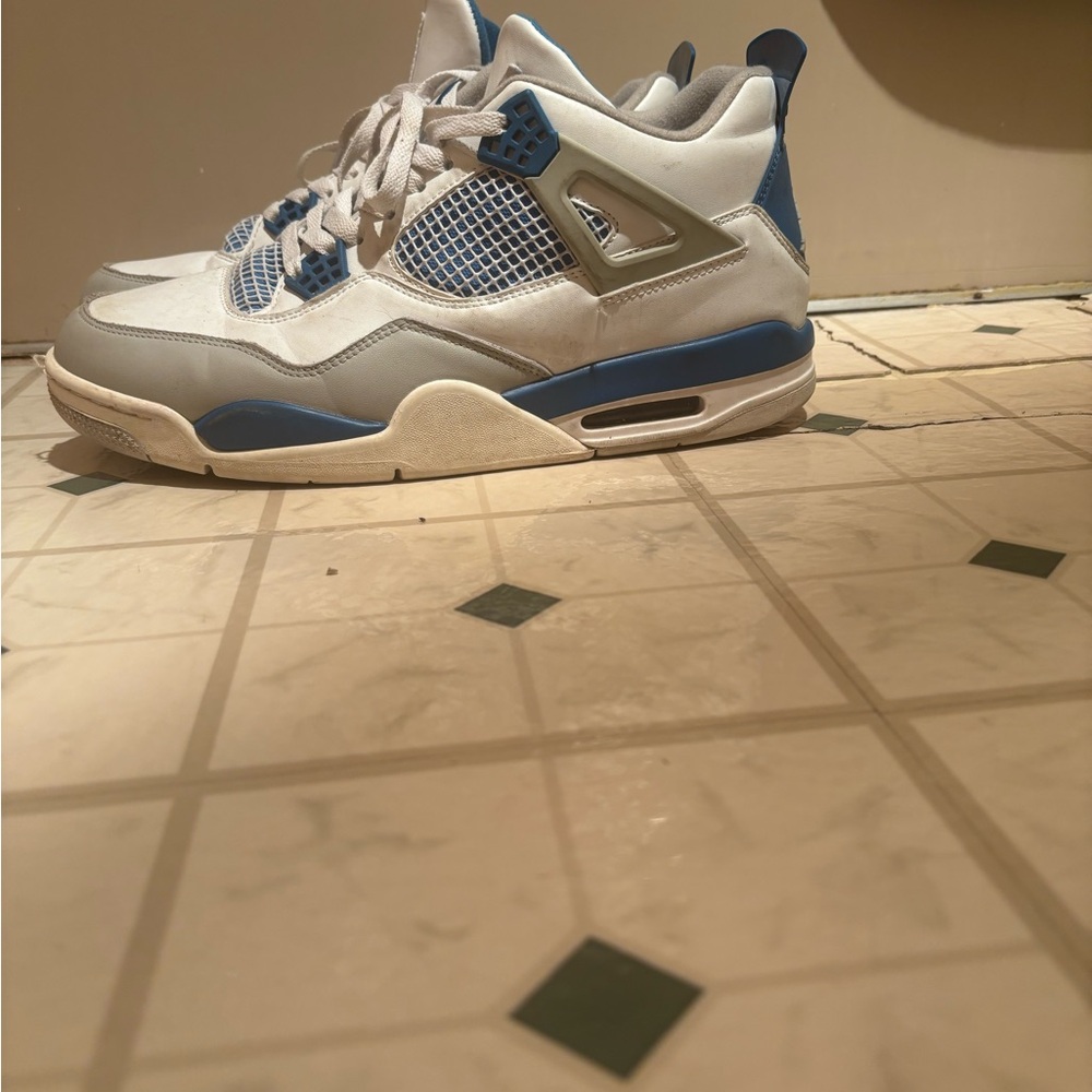 Air Jordan 4 ‘Military Blue’